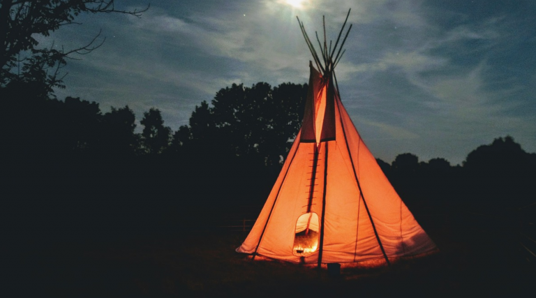How to Build a Teepee With a Fire Pit