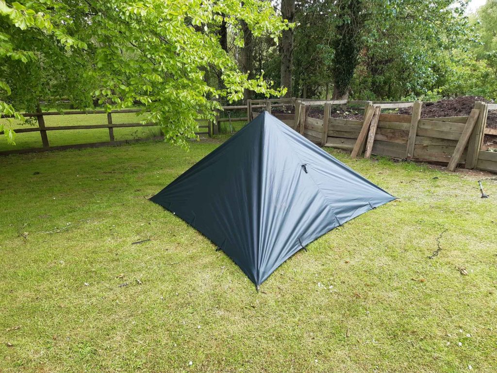 How to Put up a Tarpaulin